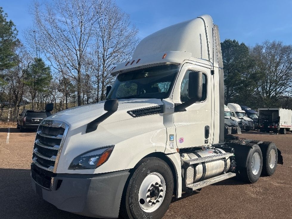 Day Cab Tractor-Heavy Duty Tractors-Freightliner-2020-T12664ST-Jackson-MS-415,040\n\t\tmiles-$ 50,500 - Image 3