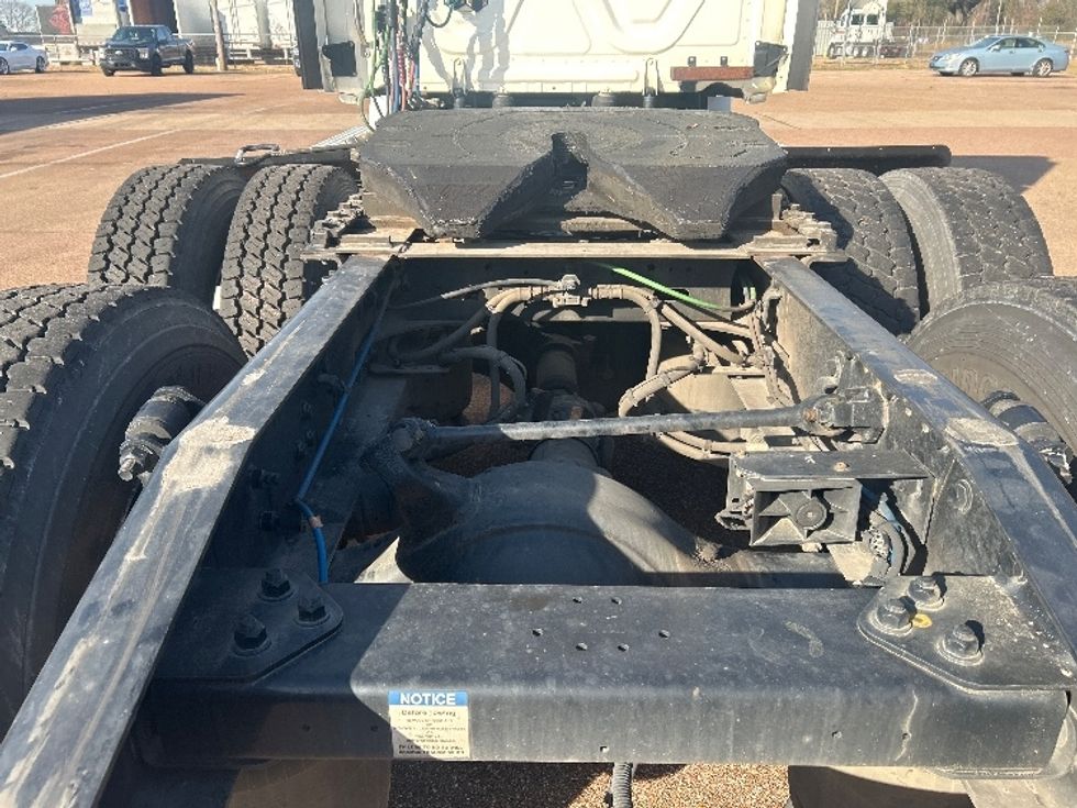 Day Cab Tractor-Heavy Duty Tractors-Freightliner-2020-T12664ST-Jackson-MS-415,040\n\t\tmiles-$ 50,500 - Image 6