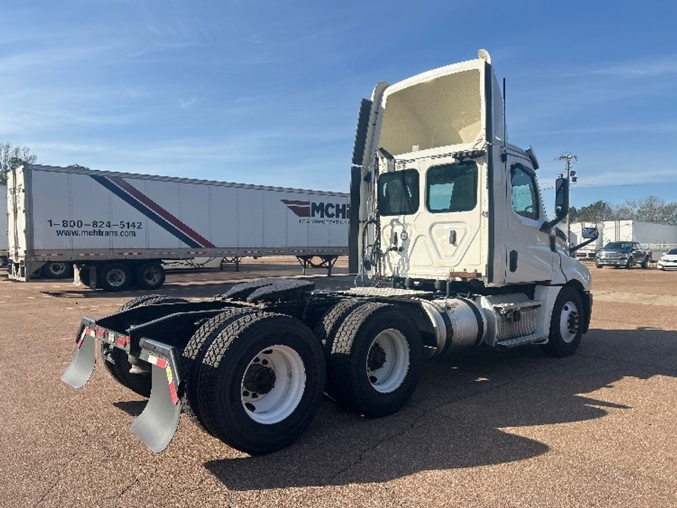 Day Cab Tractor-Heavy Duty Tractors-Freightliner-2020-T12664ST-Jackson-MS-415,040\n\t\tmiles-$ 50,500 - Image 7