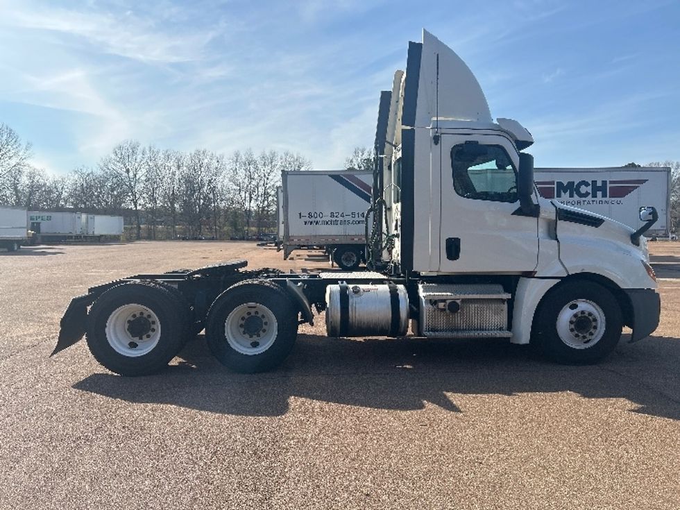 Day Cab Tractor-Heavy Duty Tractors-Freightliner-2020-T12664ST-Jackson-MS-415,040\n\t\tmiles-$ 50,500 - Image 8