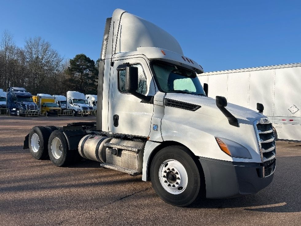 Day Cab Tractor-Heavy Duty Tractors-Freightliner-2020-T12664ST-Jackson-MS-439,427\n\t\tmiles-$ 48,250 - Image 1