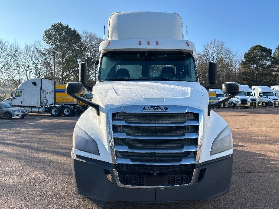 Day Cab Tractor-Heavy Duty Tractors-Freightliner-2020-T12664ST-Jackson-MS-439,427\n\t\tmiles-$ 48,250 - Image 2