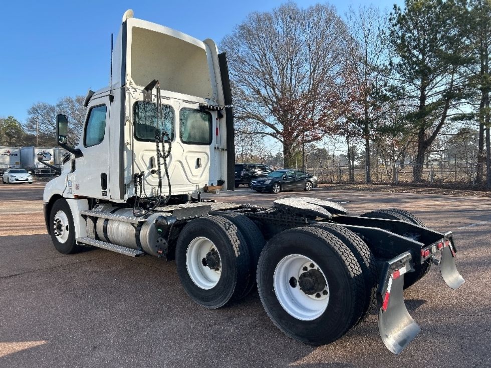 Day Cab Tractor-Heavy Duty Tractors-Freightliner-2020-T12664ST-Jackson-MS-439,427\n\t\tmiles-$ 48,250 - Image 5