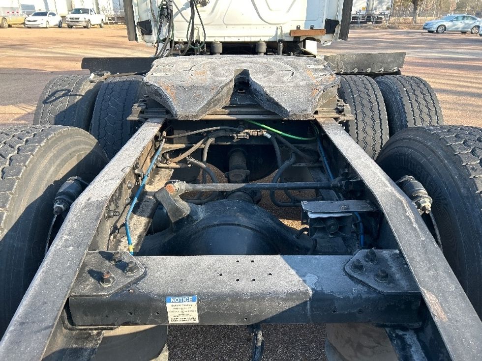 Day Cab Tractor-Heavy Duty Tractors-Freightliner-2020-T12664ST-Jackson-MS-439,427\n\t\tmiles-$ 48,250 - Image 6