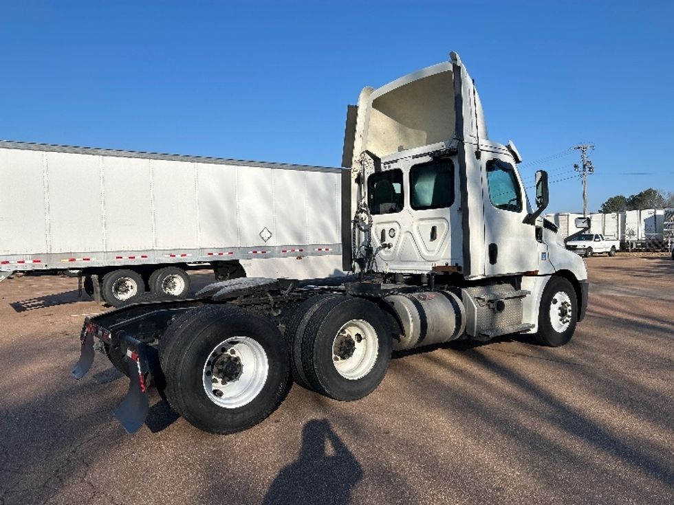 Day Cab Tractor-Heavy Duty Tractors-Freightliner-2020-T12664ST-Jackson-MS-439,427\n\t\tmiles-$ 48,250 - Image 7