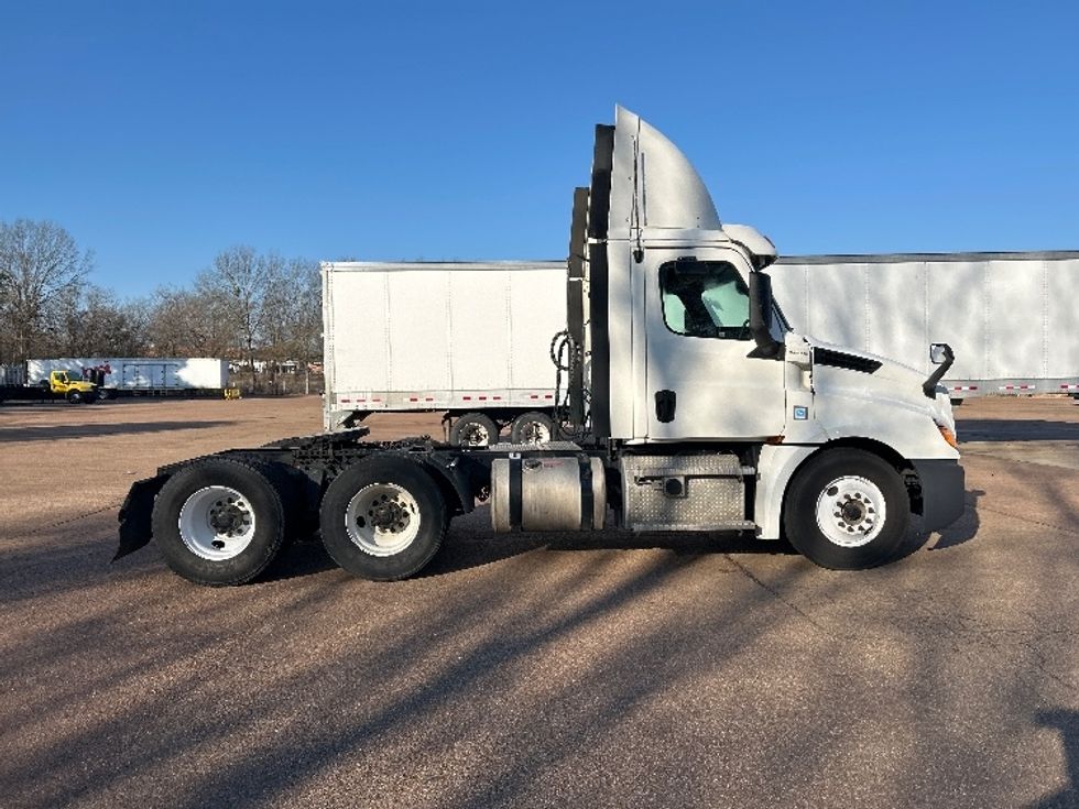 Day Cab Tractor-Heavy Duty Tractors-Freightliner-2020-T12664ST-Jackson-MS-439,427\n\t\tmiles-$ 48,250 - Image 8