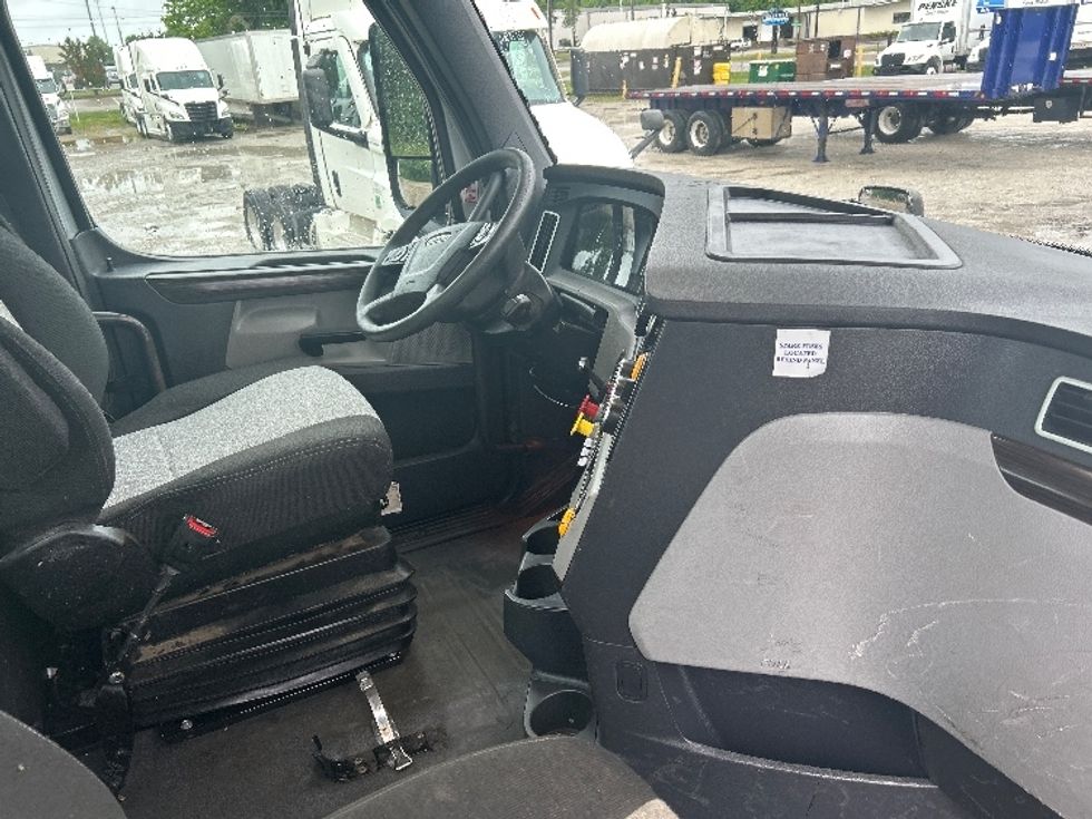 Day Cab Tractor-Heavy Duty Tractors-Freightliner-2020-T12664ST-Jackson-TN-425,241\n\t\tmiles-$ 48,500 - Image 14
