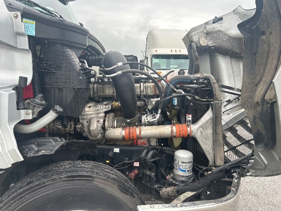 Day Cab Tractor-Heavy Duty Tractors-Freightliner-2020-T12664ST-Jackson-TN-425,241\n\t\tmiles-$ 48,500 - Image 15