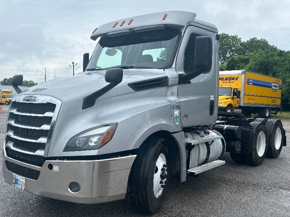 Day Cab Tractor-Heavy Duty Tractors-Freightliner-2020-T12664ST-Jackson-TN-425,241\n\t\tmiles-$ 48,500 - Image 3