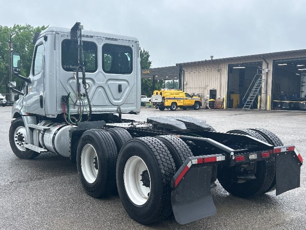 Day Cab Tractor-Heavy Duty Tractors-Freightliner-2020-T12664ST-Jackson-TN-425,241\n\t\tmiles-$ 48,500 - Image 5