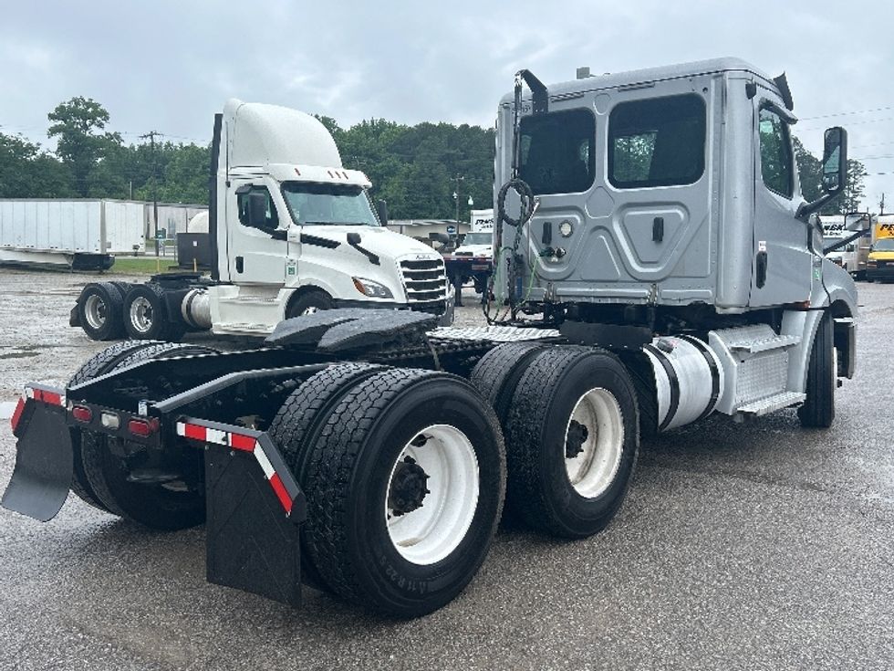 Day Cab Tractor-Heavy Duty Tractors-Freightliner-2020-T12664ST-Jackson-TN-425,241\n\t\tmiles-$ 48,500 - Image 7