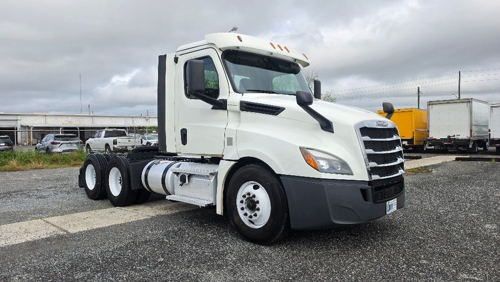 Day Cab Tractor-Heavy Duty Tractors-Freightliner-2020-T12664ST-Jacksonville-FL-224,027\n\t\tmiles-$ 63,750 - Image 1