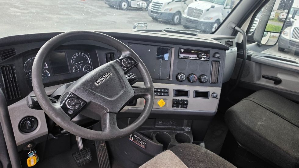 Day Cab Tractor-Heavy Duty Tractors-Freightliner-2020-T12664ST-Jacksonville-FL-224,027\n\t\tmiles-$ 63,750 - Image 10