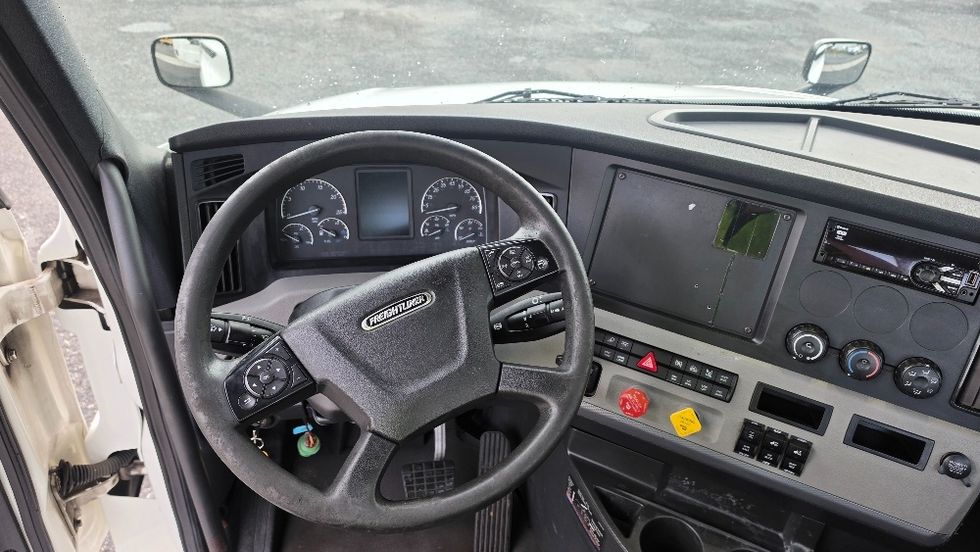 Day Cab Tractor-Heavy Duty Tractors-Freightliner-2020-T12664ST-Jacksonville-FL-224,027\n\t\tmiles-$ 63,750 - Image 11