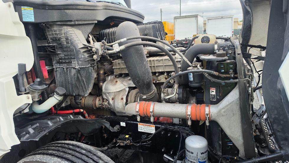 Day Cab Tractor-Heavy Duty Tractors-Freightliner-2020-T12664ST-Jacksonville-FL-224,027\n\t\tmiles-$ 63,750 - Image 15