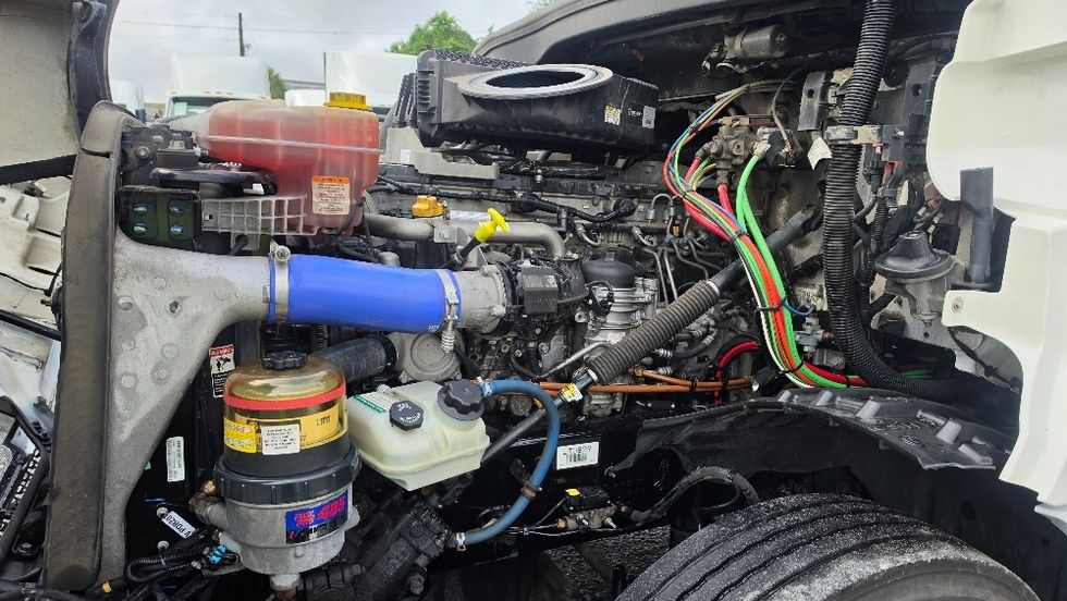 Day Cab Tractor-Heavy Duty Tractors-Freightliner-2020-T12664ST-Jacksonville-FL-224,027\n\t\tmiles-$ 63,750 - Image 16