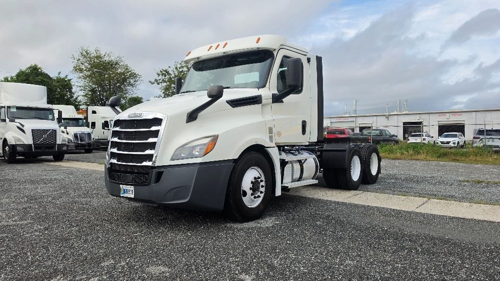 Day Cab Tractor-Heavy Duty Tractors-Freightliner-2020-T12664ST-Jacksonville-FL-224,027\n\t\tmiles-$ 63,750 - Image 3