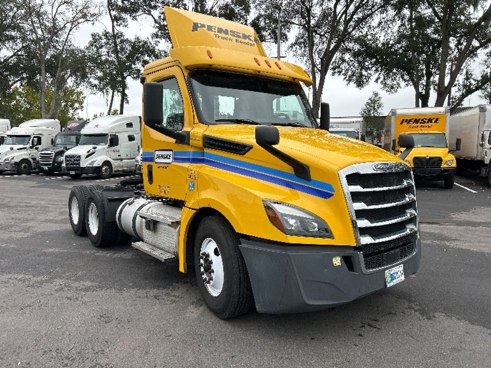 Day Cab Tractor-Heavy Duty Tractors-Freightliner-2020-T12664ST-Jacksonville-FL-332,222\n\t\tmiles-$ 54,500 - Image 1