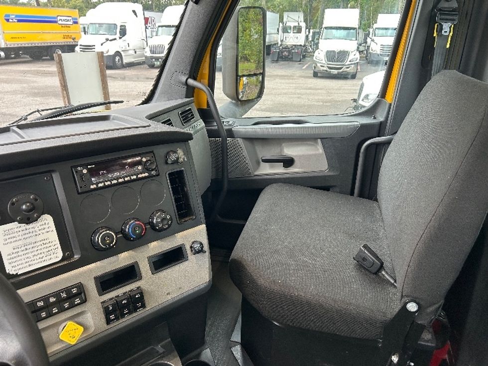 Day Cab Tractor-Heavy Duty Tractors-Freightliner-2020-T12664ST-Jacksonville-FL-332,222\n\t\tmiles-$ 54,500 - Image 10