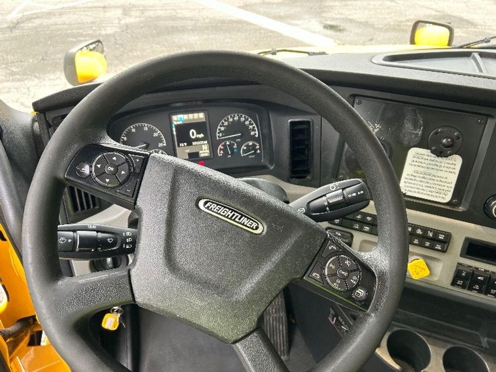 Day Cab Tractor-Heavy Duty Tractors-Freightliner-2020-T12664ST-Jacksonville-FL-332,222\n\t\tmiles-$ 54,500 - Image 11