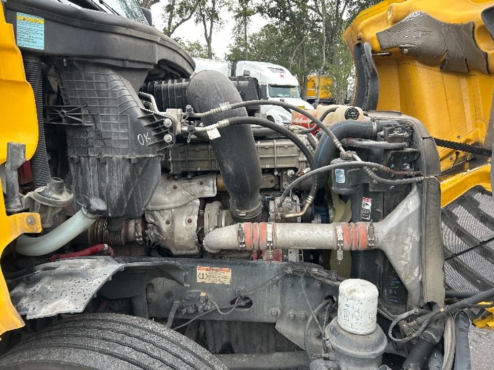Day Cab Tractor-Heavy Duty Tractors-Freightliner-2020-T12664ST-Jacksonville-FL-332,222\n\t\tmiles-$ 54,500 - Image 14
