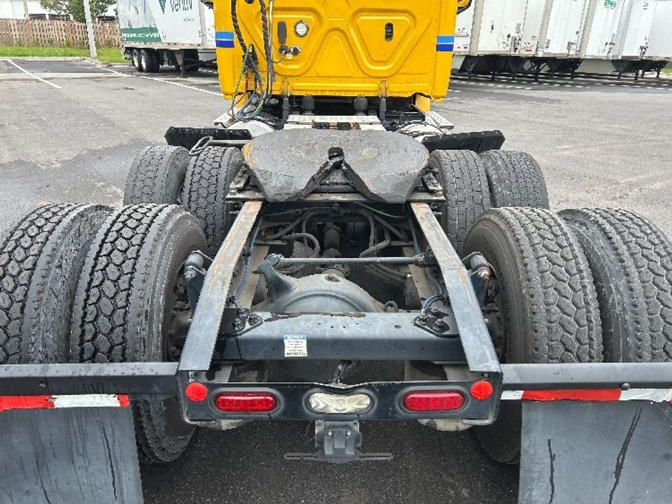 Day Cab Tractor-Heavy Duty Tractors-Freightliner-2020-T12664ST-Jacksonville-FL-332,222\n\t\tmiles-$ 54,500 - Image 6