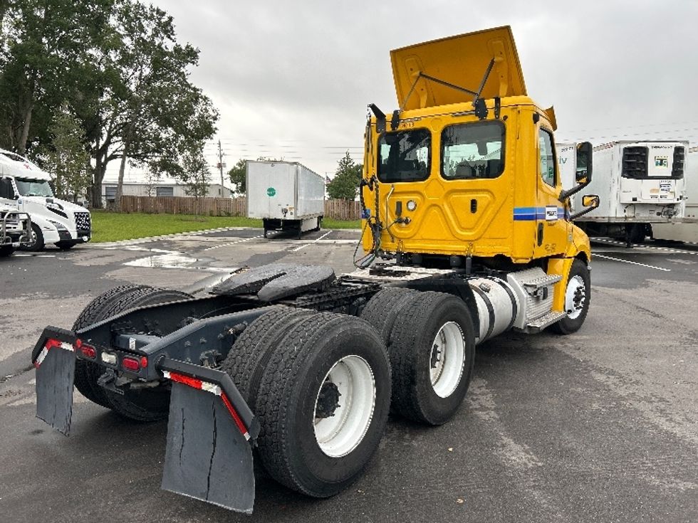 Day Cab Tractor-Heavy Duty Tractors-Freightliner-2020-T12664ST-Jacksonville-FL-332,222\n\t\tmiles-$ 54,500 - Image 7