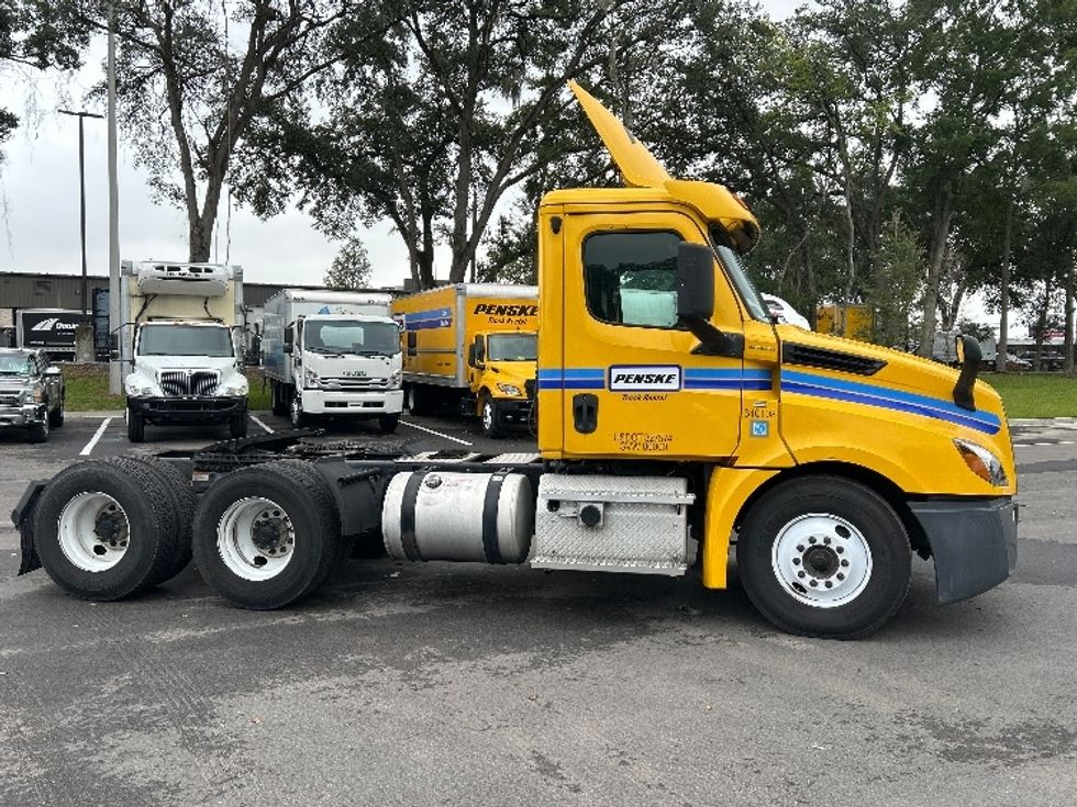 Day Cab Tractor-Heavy Duty Tractors-Freightliner-2020-T12664ST-Jacksonville-FL-332,222\n\t\tmiles-$ 54,500 - Image 8