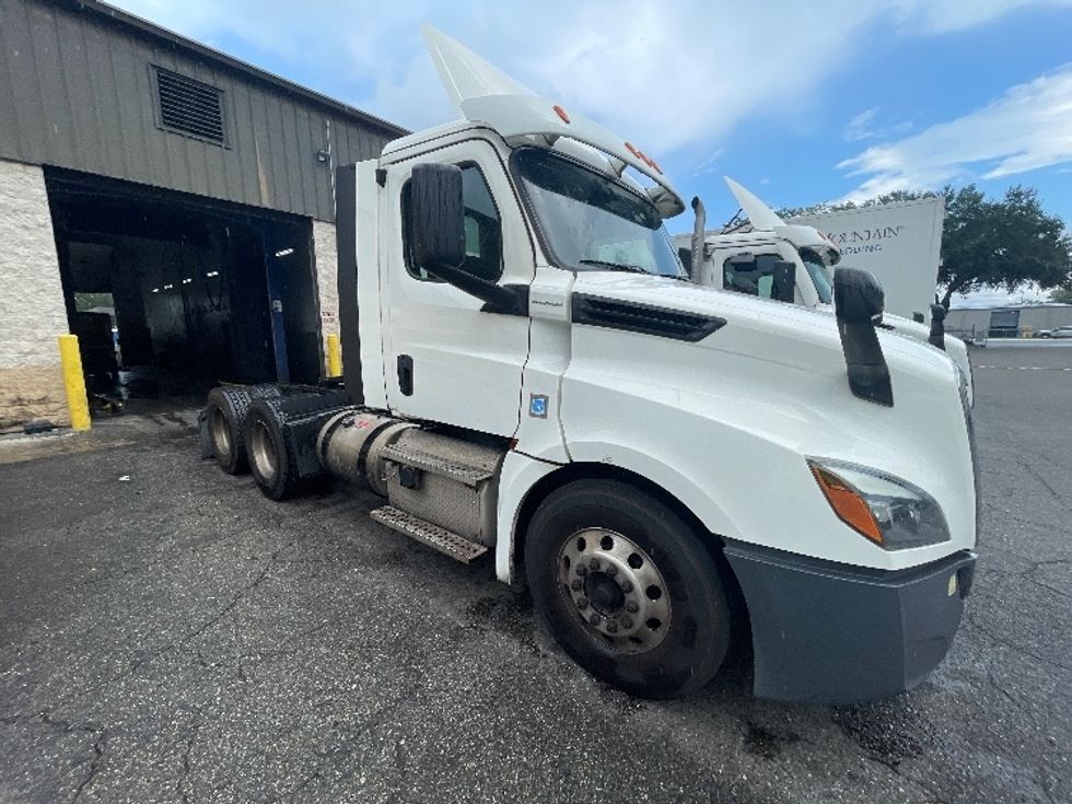 Day Cab Tractor-Heavy Duty Tractors-Freightliner-2020-T12664ST-Jacksonville-FL-339,336\n\t\tmiles-$ 59,500 - Image 1