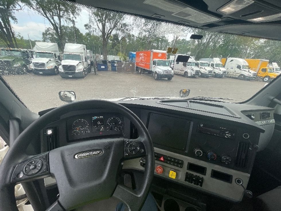 Day Cab Tractor-Heavy Duty Tractors-Freightliner-2020-T12664ST-Jacksonville-FL-339,336\n\t\tmiles-$ 59,500 - Image 11