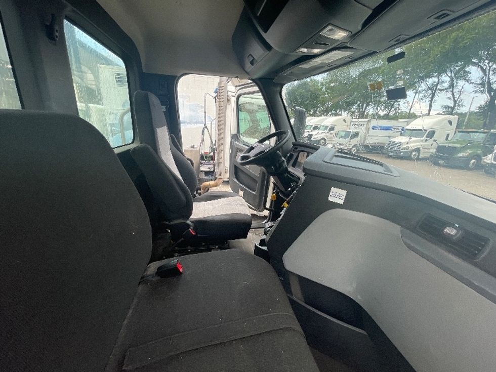 Day Cab Tractor-Heavy Duty Tractors-Freightliner-2020-T12664ST-Jacksonville-FL-339,336\n\t\tmiles-$ 59,500 - Image 14