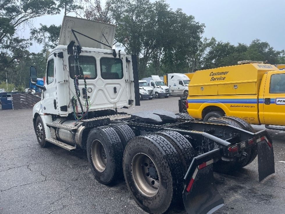 Day Cab Tractor-Heavy Duty Tractors-Freightliner-2020-T12664ST-Jacksonville-FL-339,336\n\t\tmiles-$ 59,500 - Image 5