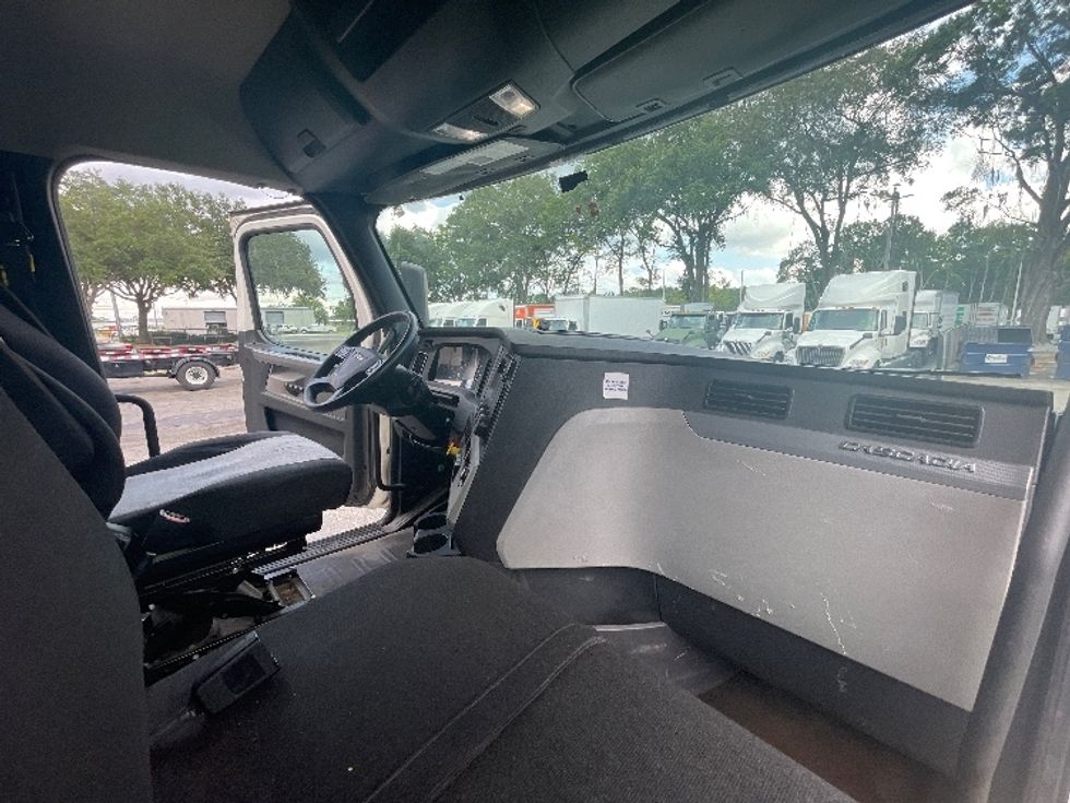 Day Cab Tractor-Heavy Duty Tractors-Freightliner-2020-T12664ST-Jacksonville-FL-424,016\n\t\tmiles-$ 54,250 - Image 13