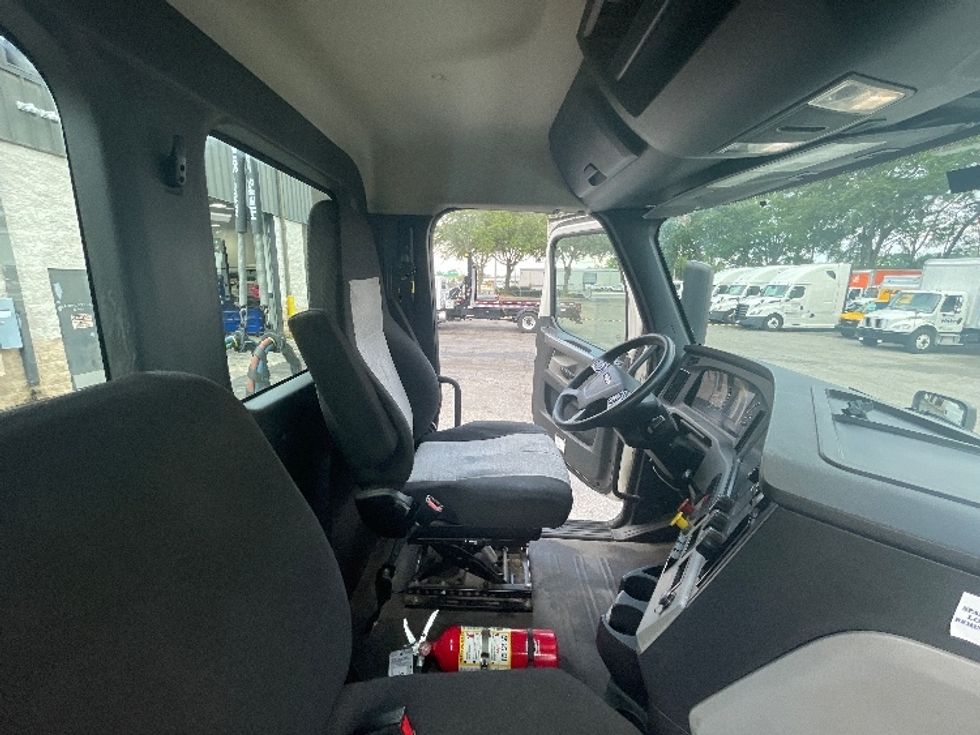 Day Cab Tractor-Heavy Duty Tractors-Freightliner-2020-T12664ST-Jacksonville-FL-424,016\n\t\tmiles-$ 54,250 - Image 14