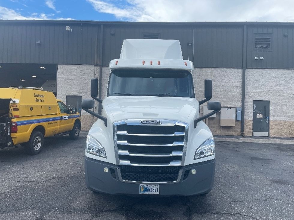 Day Cab Tractor-Heavy Duty Tractors-Freightliner-2020-T12664ST-Jacksonville-FL-424,016\n\t\tmiles-$ 54,250 - Image 2
