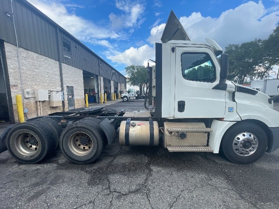 Day Cab Tractor-Heavy Duty Tractors-Freightliner-2020-T12664ST-Jacksonville-FL-424,016\n\t\tmiles-$ 54,250 - Image 8