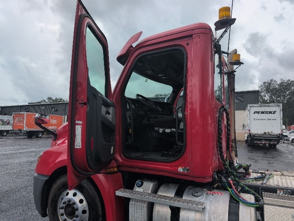Day Cab Tractor-Heavy Duty Tractors-Freightliner-2020-T12664ST-Jacksonville-FL-446,821\n\t\tmiles-$ 50,250 - Image 8