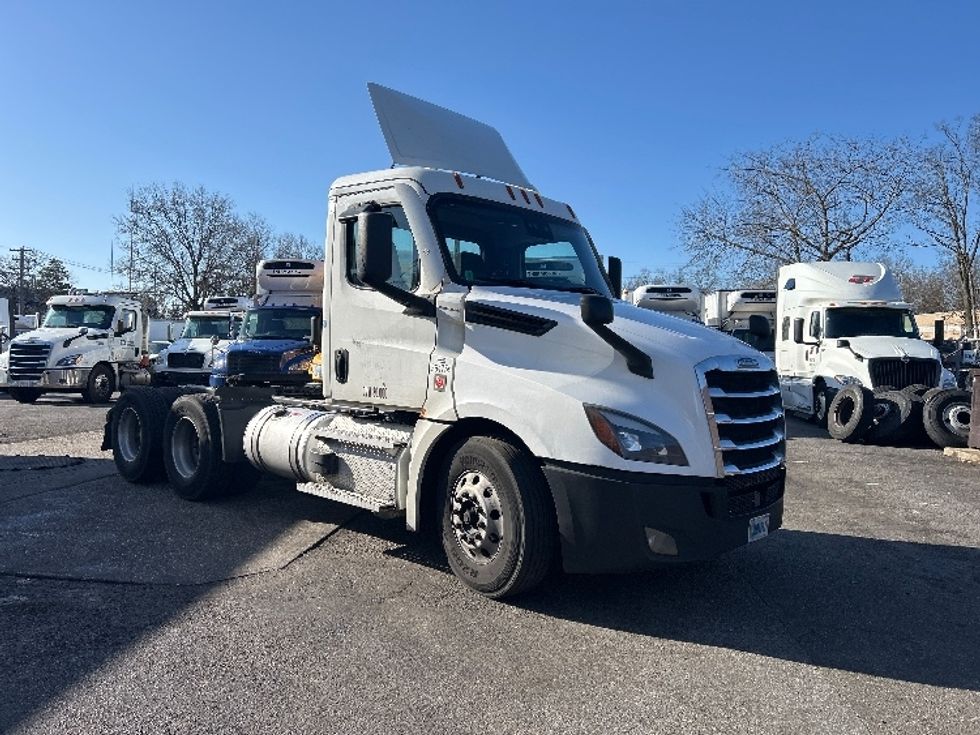 Day Cab Tractor-Heavy Duty Tractors-Freightliner-2020-T12664ST-Jamaica-NY-267,521\n\t\tmiles-$ 58,250 - Image 1
