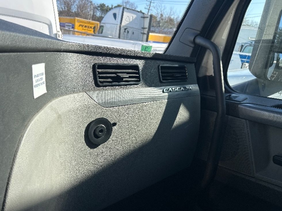 Day Cab Tractor-Heavy Duty Tractors-Freightliner-2020-T12664ST-Jamaica-NY-267,521\n\t\tmiles-$ 58,250 - Image 13