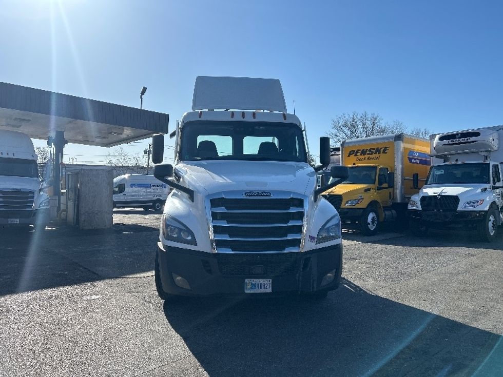 Day Cab Tractor-Heavy Duty Tractors-Freightliner-2020-T12664ST-Jamaica-NY-267,521\n\t\tmiles-$ 58,250 - Image 2