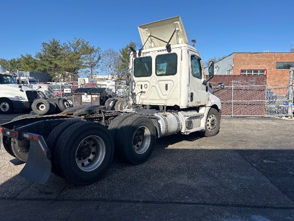 Day Cab Tractor-Heavy Duty Tractors-Freightliner-2020-T12664ST-Jamaica-NY-267,521\n\t\tmiles-$ 58,250 - Image 7