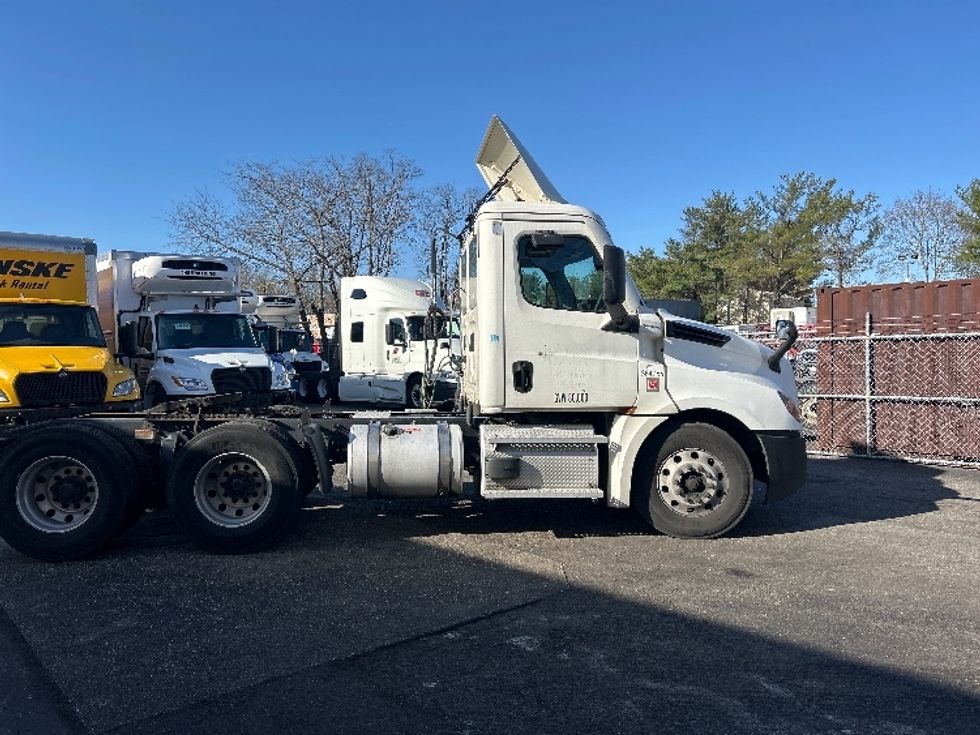 Day Cab Tractor-Heavy Duty Tractors-Freightliner-2020-T12664ST-Jamaica-NY-267,521\n\t\tmiles-$ 58,250 - Image 8