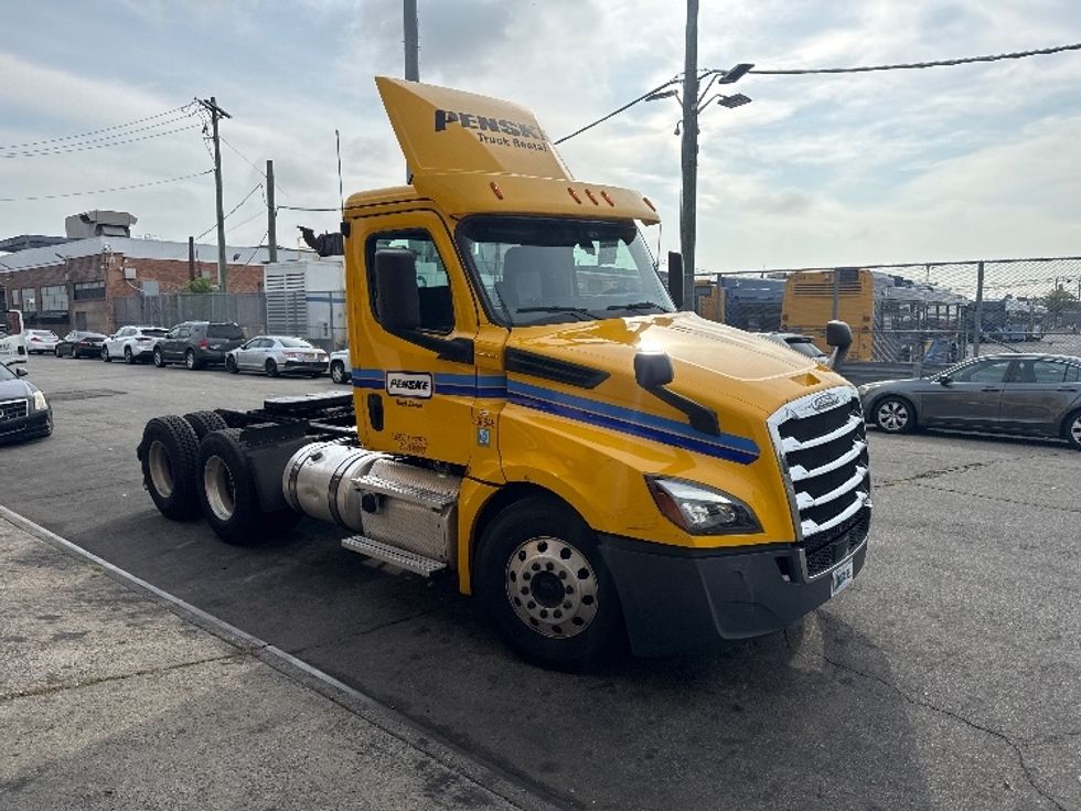 Day Cab Tractor-Heavy Duty Tractors-Freightliner-2020-T12664ST-Jamaica-NY-476,407\n\t\tmiles-$ 39,250 - Image 1
