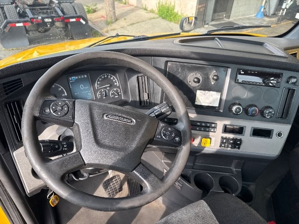 Day Cab Tractor-Heavy Duty Tractors-Freightliner-2020-T12664ST-Jamaica-NY-476,407\n\t\tmiles-$ 39,250 - Image 10