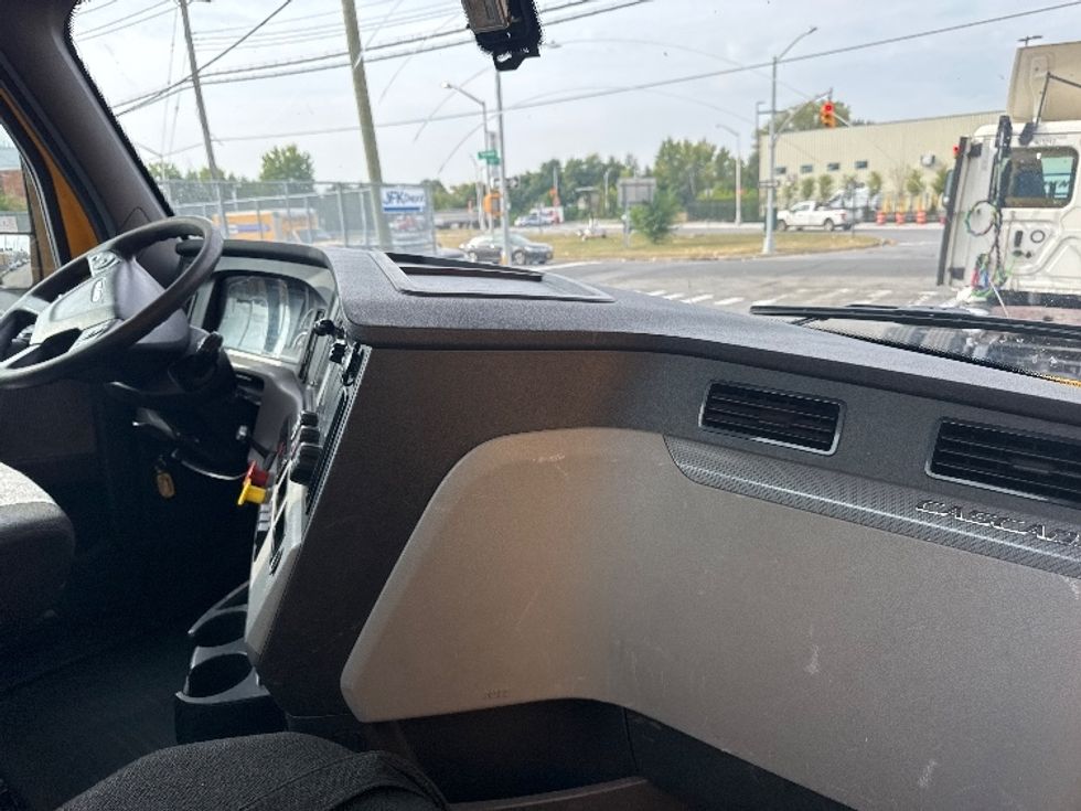 Day Cab Tractor-Heavy Duty Tractors-Freightliner-2020-T12664ST-Jamaica-NY-476,407\n\t\tmiles-$ 39,250 - Image 13