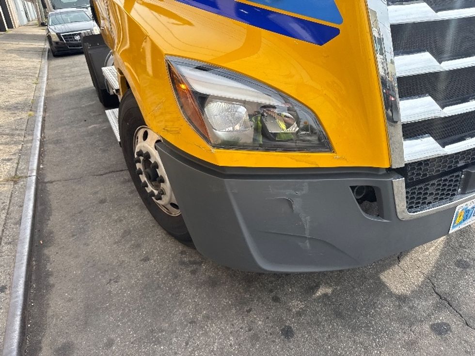 Day Cab Tractor-Heavy Duty Tractors-Freightliner-2020-T12664ST-Jamaica-NY-476,407\n\t\tmiles-$ 39,250 - Image 18