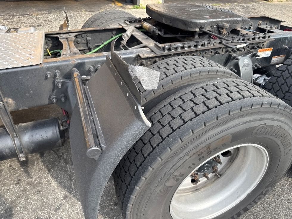 Day Cab Tractor-Heavy Duty Tractors-Freightliner-2020-T12664ST-Jamaica-NY-476,407\n\t\tmiles-$ 39,250 - Image 19