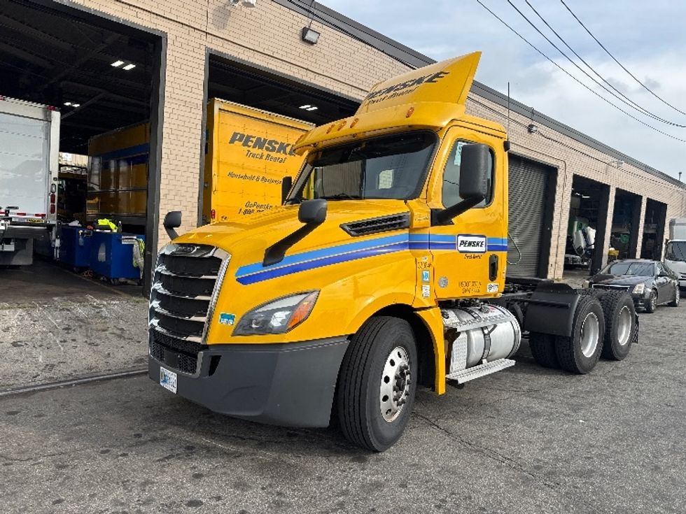 Day Cab Tractor-Heavy Duty Tractors-Freightliner-2020-T12664ST-Jamaica-NY-476,407\n\t\tmiles-$ 39,250 - Image 3