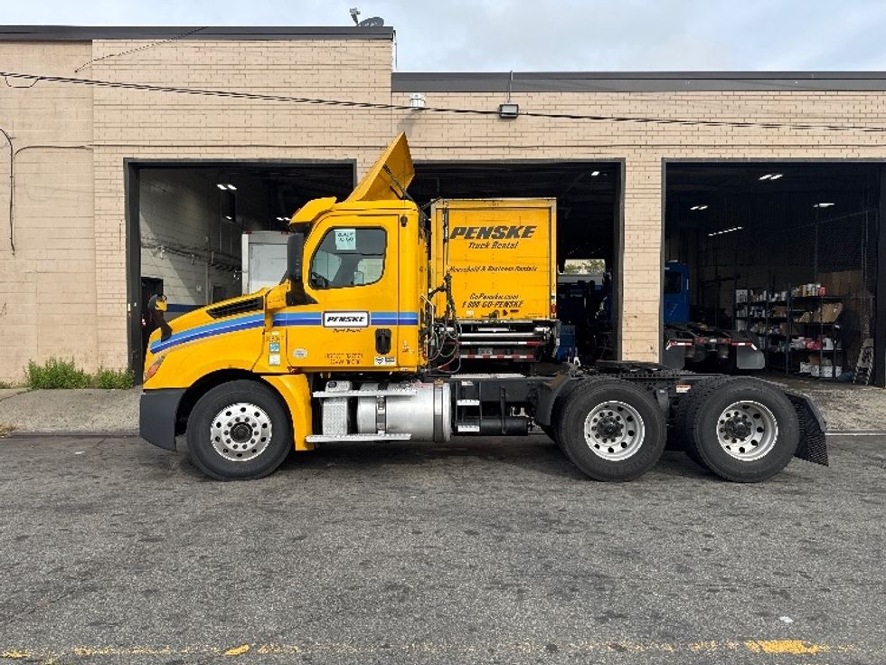 Day Cab Tractor-Heavy Duty Tractors-Freightliner-2020-T12664ST-Jamaica-NY-476,407\n\t\tmiles-$ 39,250 - Image 4