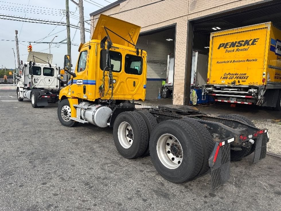 Day Cab Tractor-Heavy Duty Tractors-Freightliner-2020-T12664ST-Jamaica-NY-476,407\n\t\tmiles-$ 39,250 - Image 5